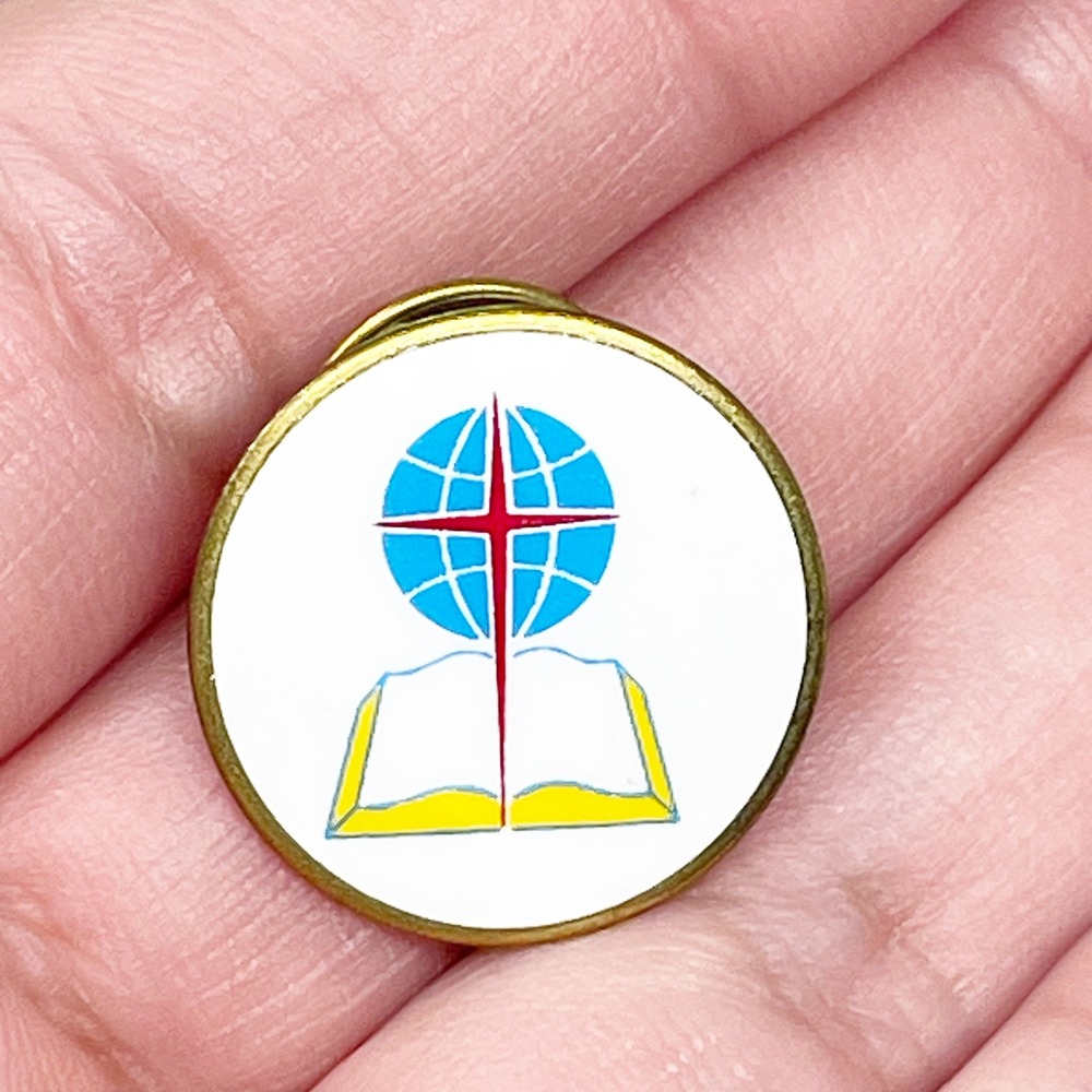 Vinage Religious Lapel Pin White Gold Tone Globe Cross Bible Enamel Round Usher